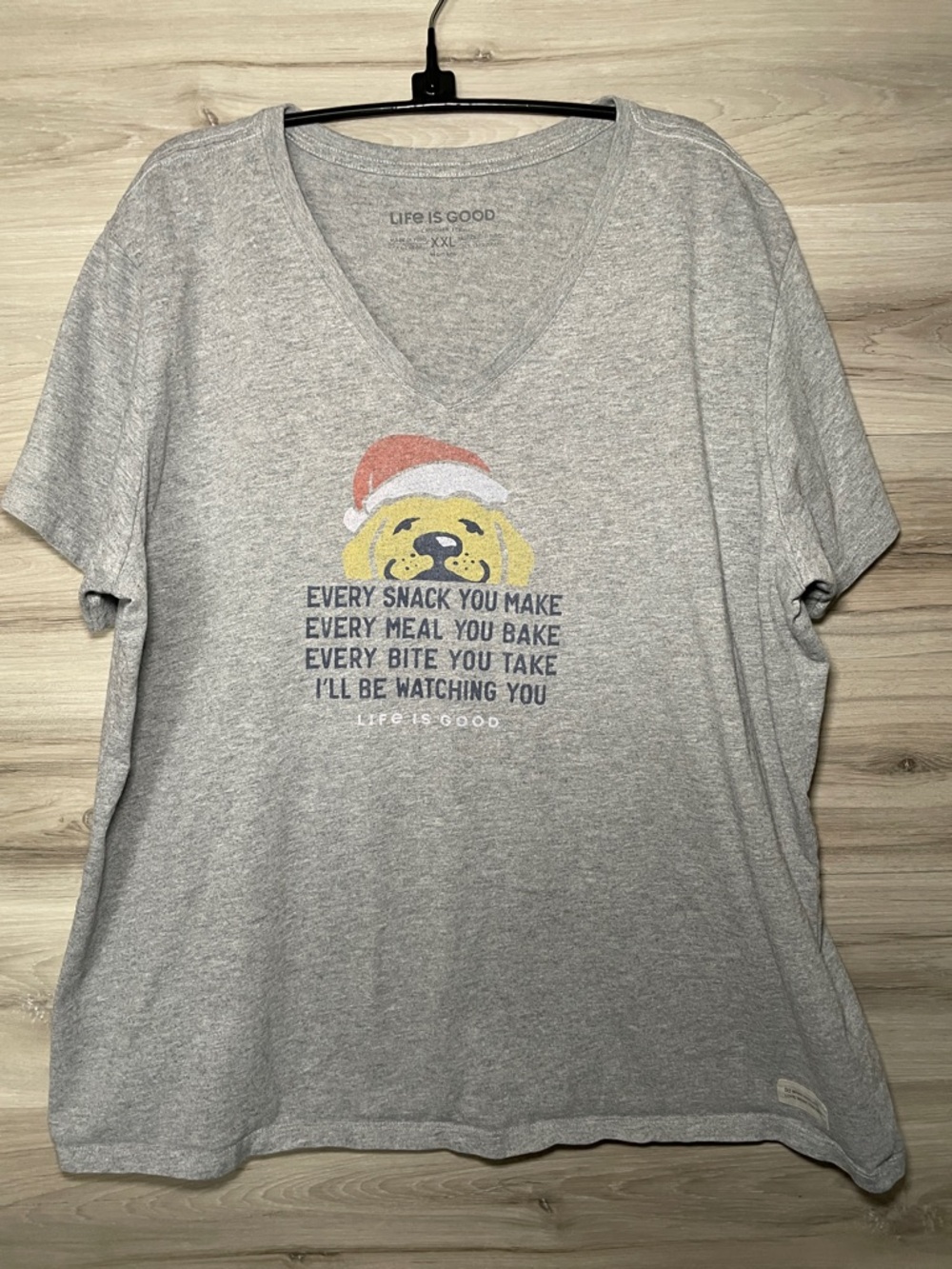 EUC- Women's Vintage Life is Good V Neck SS Graphic Tee, Santa Dog
